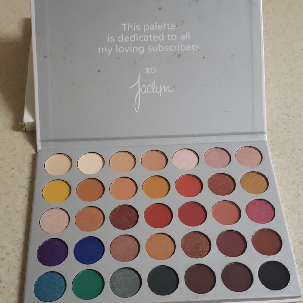 Jaclyn Hill palette